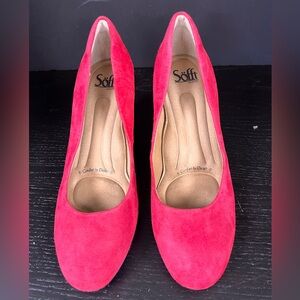 COPY - Women’s block heel suede pump. Red size 8.5 Wide